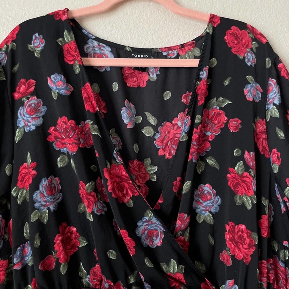 Torrid Rose Floral Blouse Plus Size 4X Black Red Surplice Babydoll Short Sleeve - Picture 4 of 10